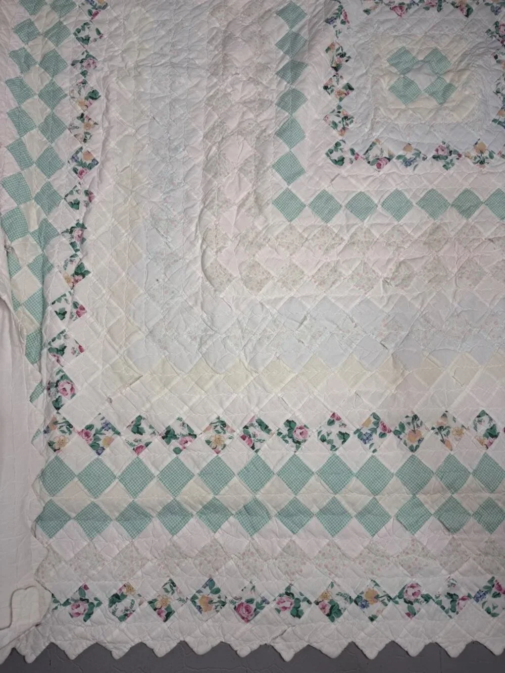 Vintage Handmade Floral Quilt Green White Patchwork Full Queen Scalloped Edges C